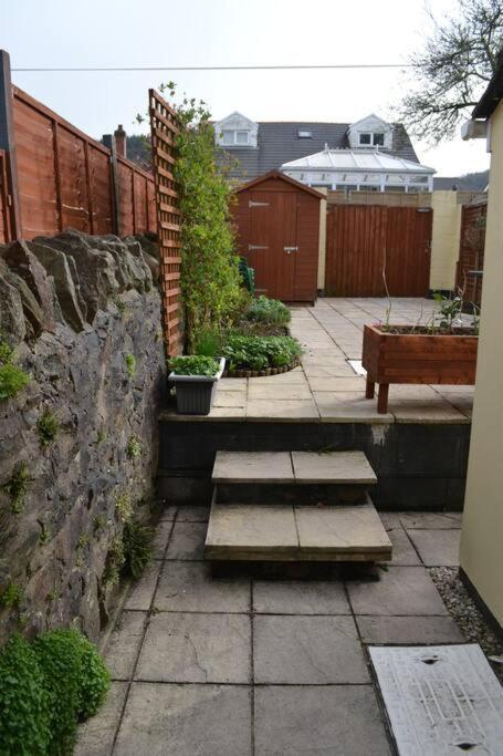 Entire 3 Bedroom House Near Caerphilly Station Esterno foto