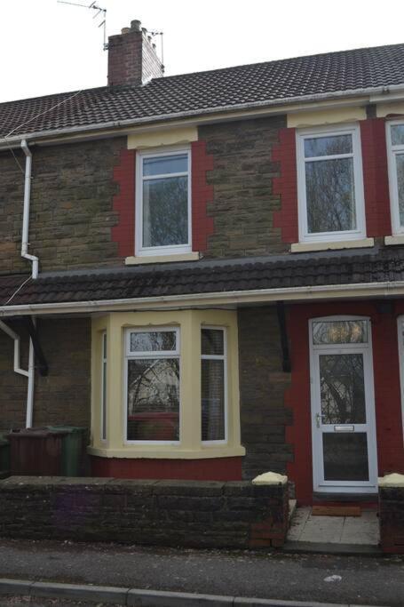 Entire 3 Bedroom House Near Caerphilly Station Esterno foto